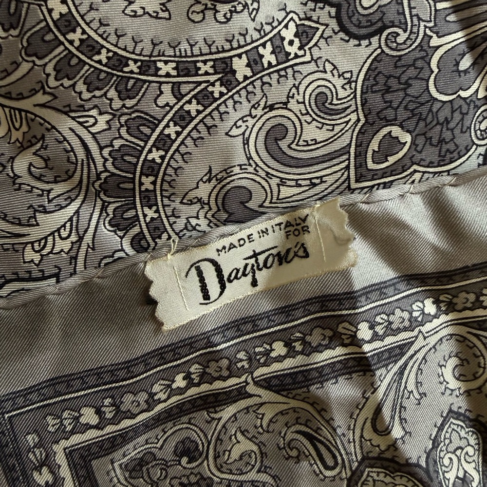 Daytons Black and Gray Paisley Scarf Made in Italy - Picture 8 of 8
